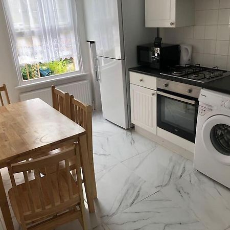 East London 2 Bedroom Flat 외부 사진