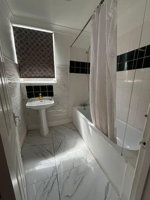 East London 2 Bedroom Flat 외부 사진