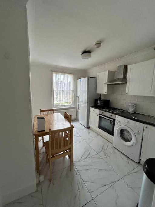 East London 2 Bedroom Flat 외부 사진