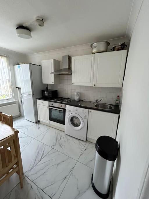 East London 2 Bedroom Flat 외부 사진