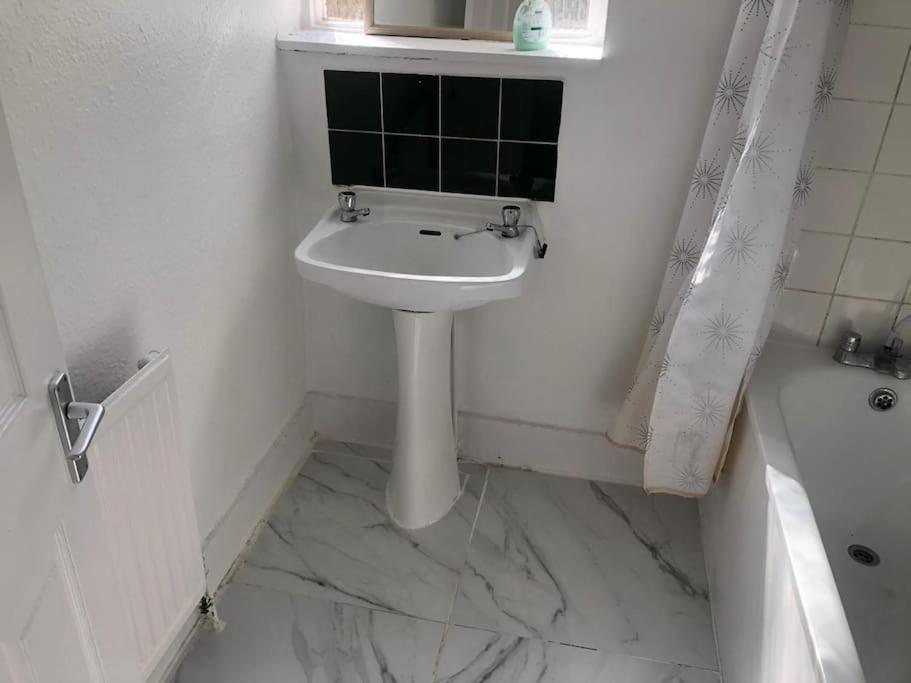 East London 2 Bedroom Flat 외부 사진
