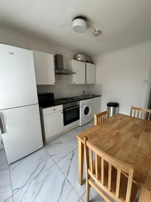 East London 2 Bedroom Flat 외부 사진