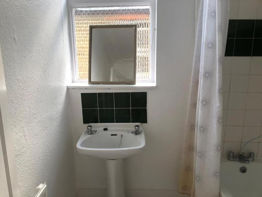 East London 2 Bedroom Flat 외부 사진